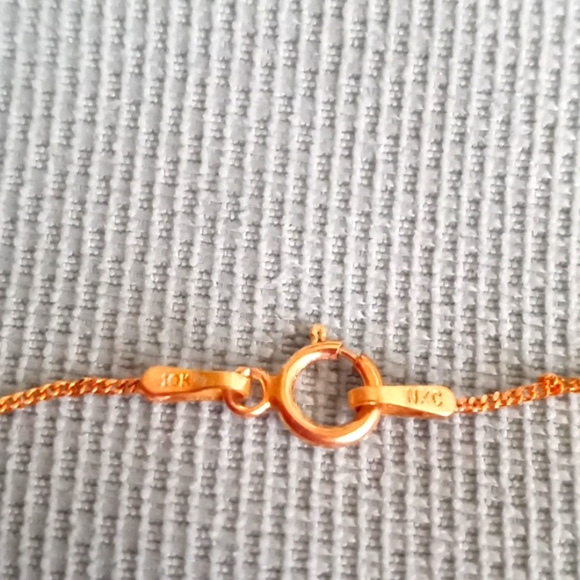 BLACK HILLS GOLD LADYBUG ๐ AND LEAVES NECKLACE - Picture 7 of 9